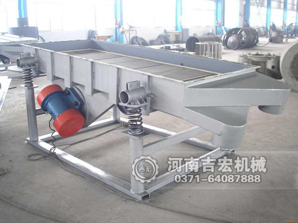 什么原因会导致直线振动筛电机座震裂？